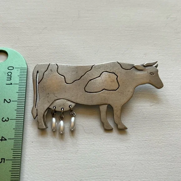 Vintage Signed JJ Cow with faux pearl dangles brooch. - Picture 2 of 4